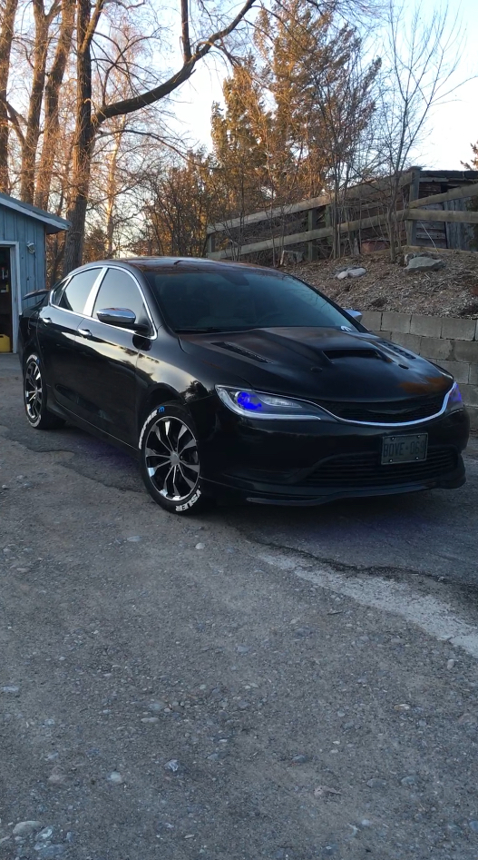 Colin Look 2015 Chrysler 200 TBGLIVE7