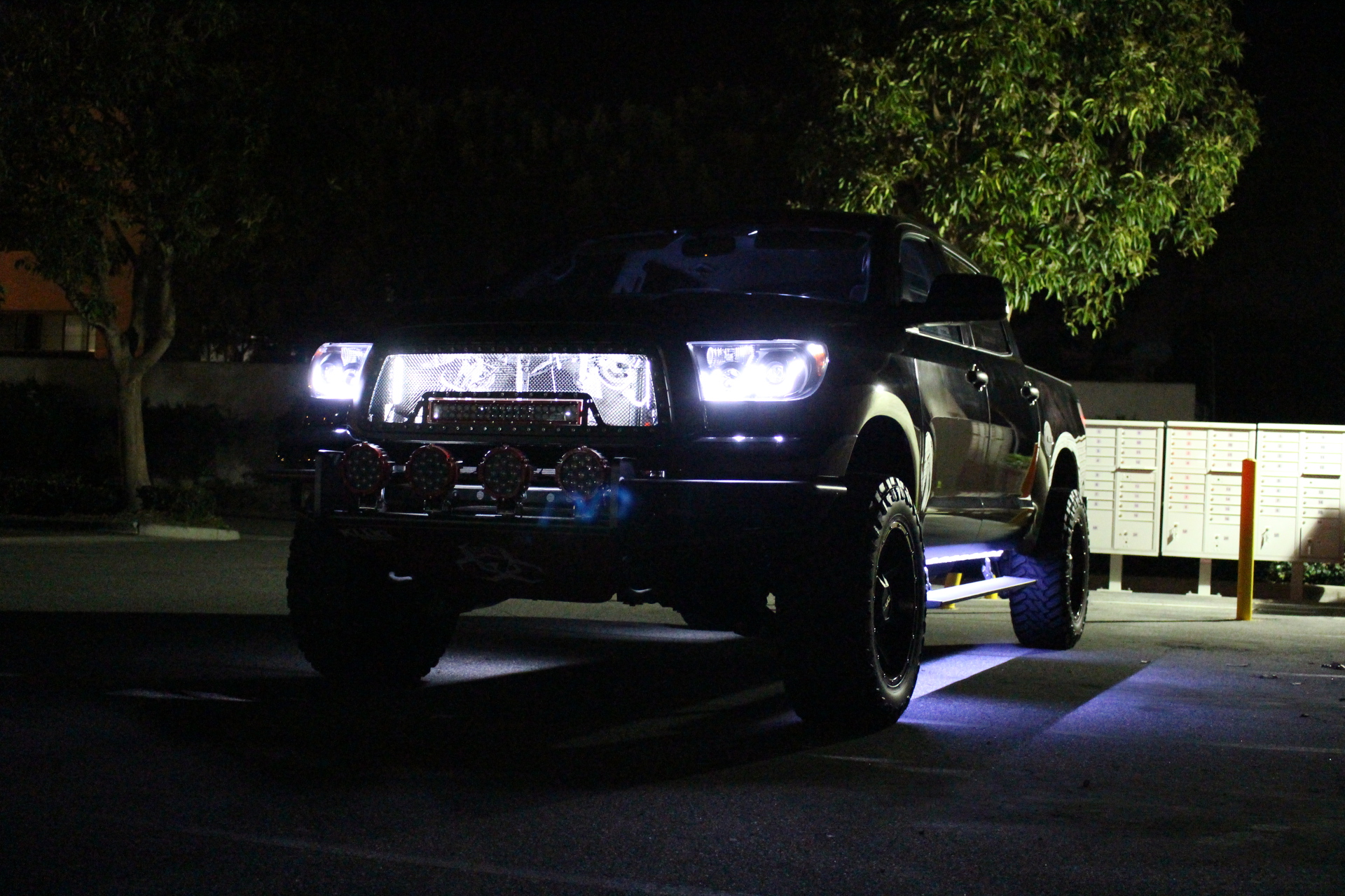 Edward Ho 2012 Toyota Tundra CrewMax 4x4 PASMAG TBGLIVE-13