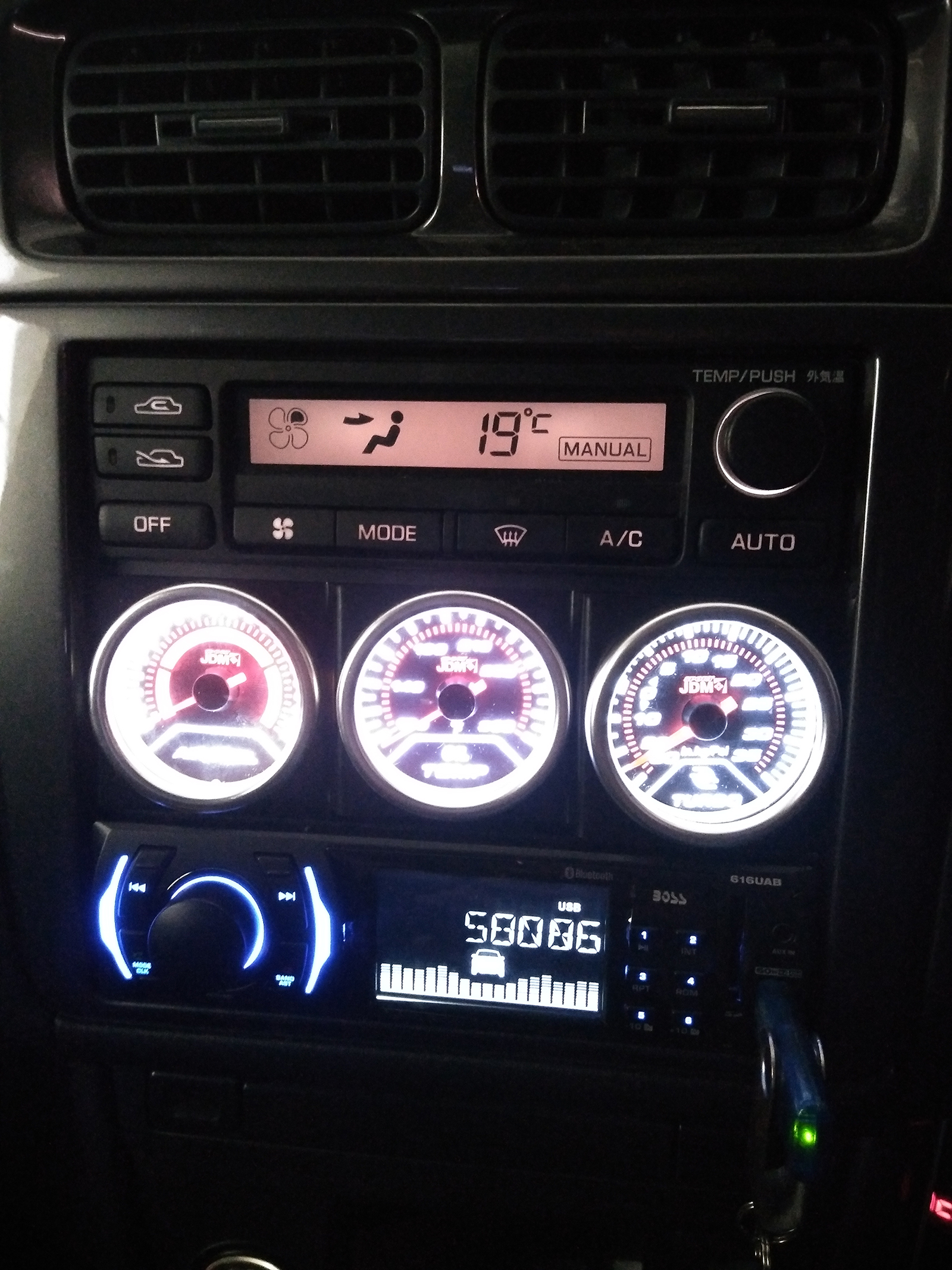 Mostafa Sheteiwy 1999 Nissan Stagea TBGLIVE6