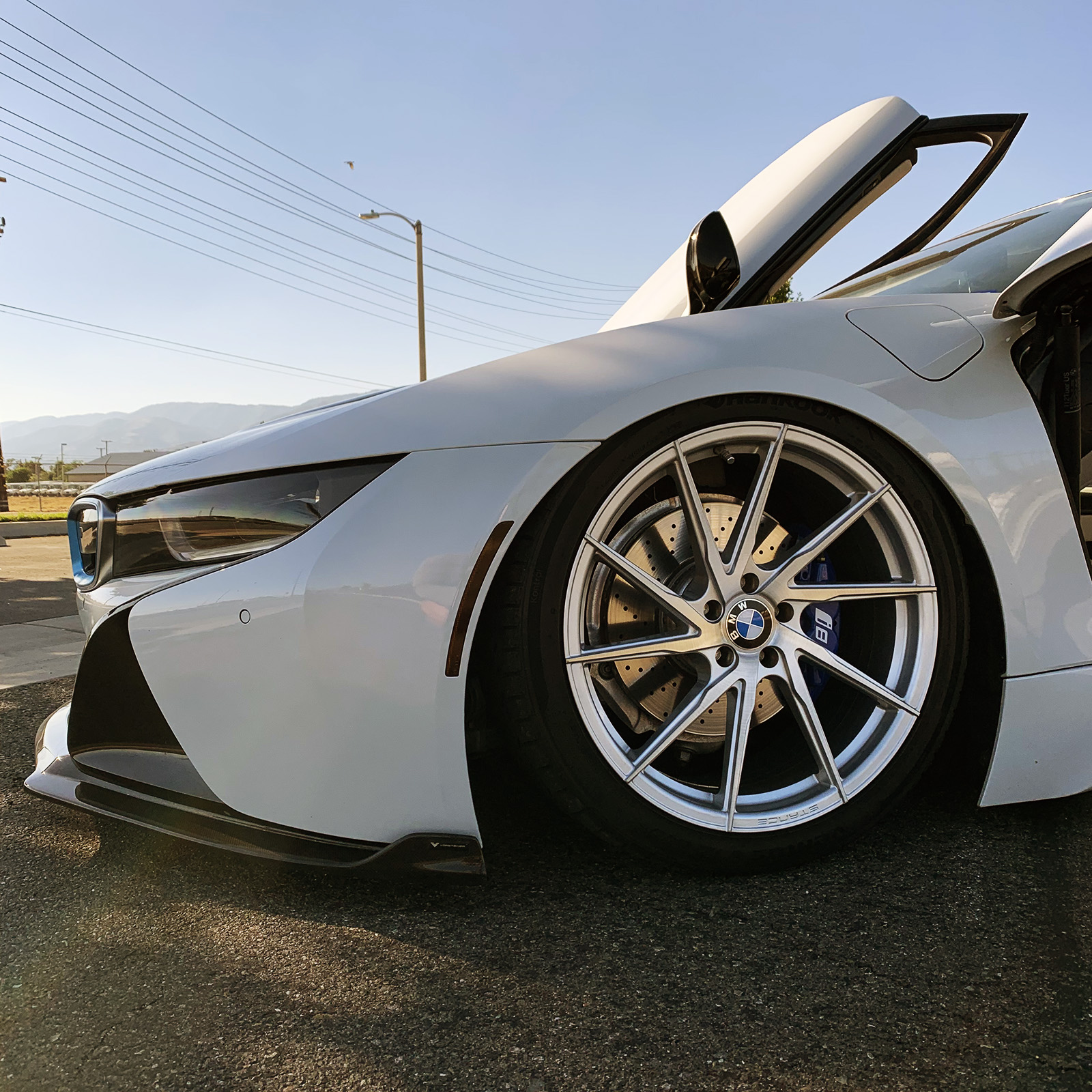 03 Perry Pham 2015 BMW i8 PASMAG TBGLIVE