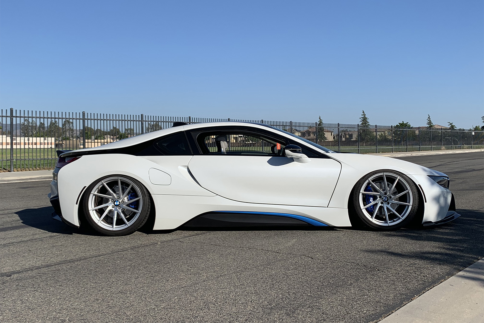 05 Perry Pham 2015 BMW i8 PASMAG TBGLIVE