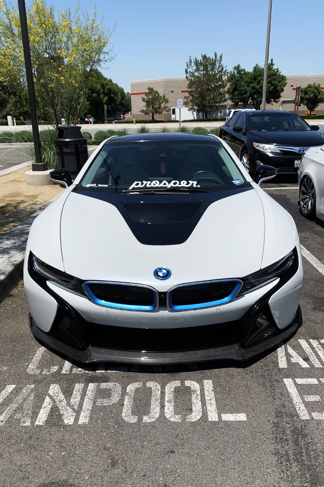06 Perry Pham 2015 BMW i8 PASMAG TBGLIVE