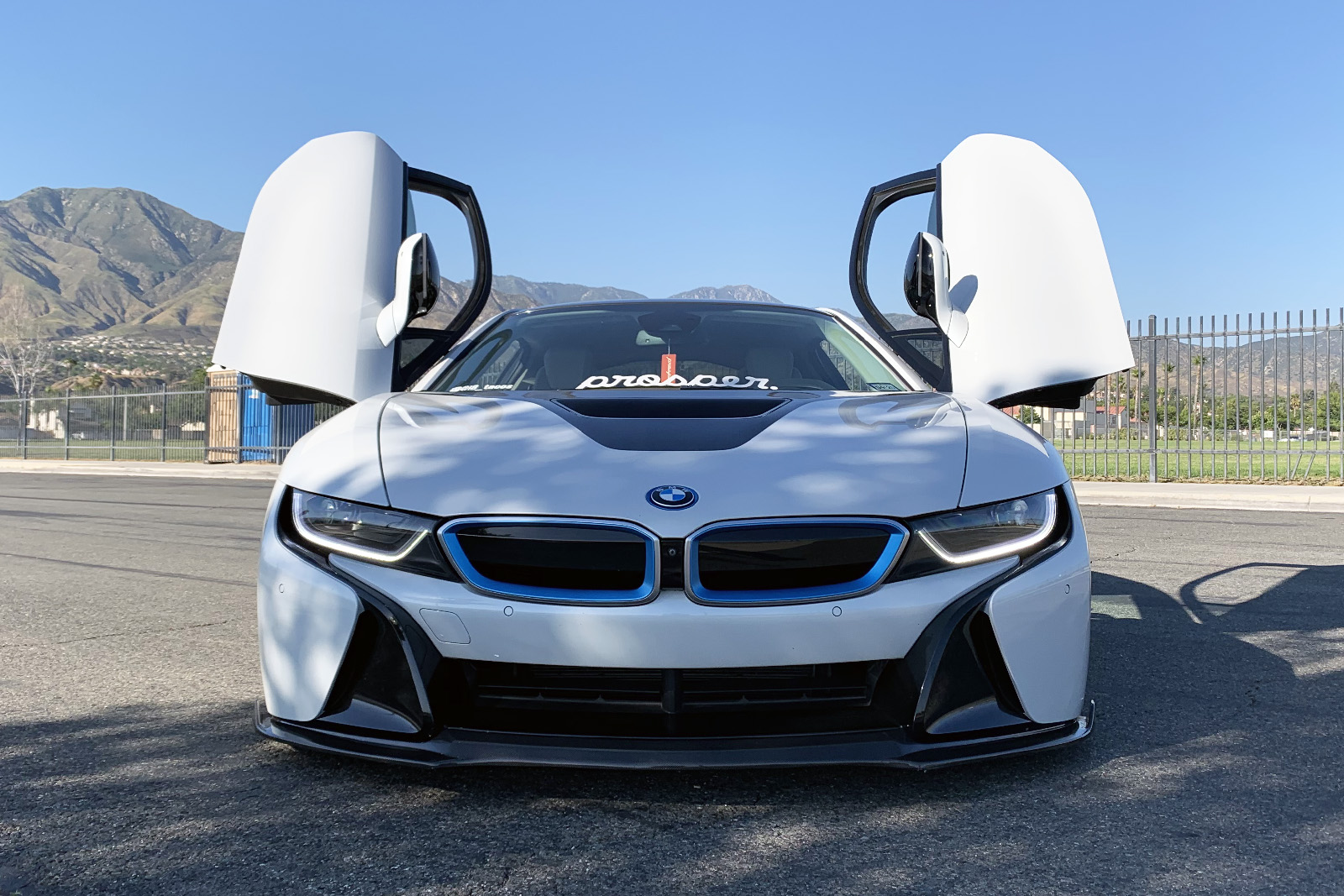 07 Perry Pham 2015 BMW i8 PASMAG TBGLIVE